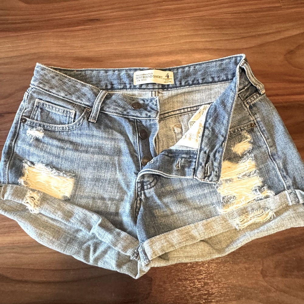 Abercrombie & Fitch Boyfriend shorts.